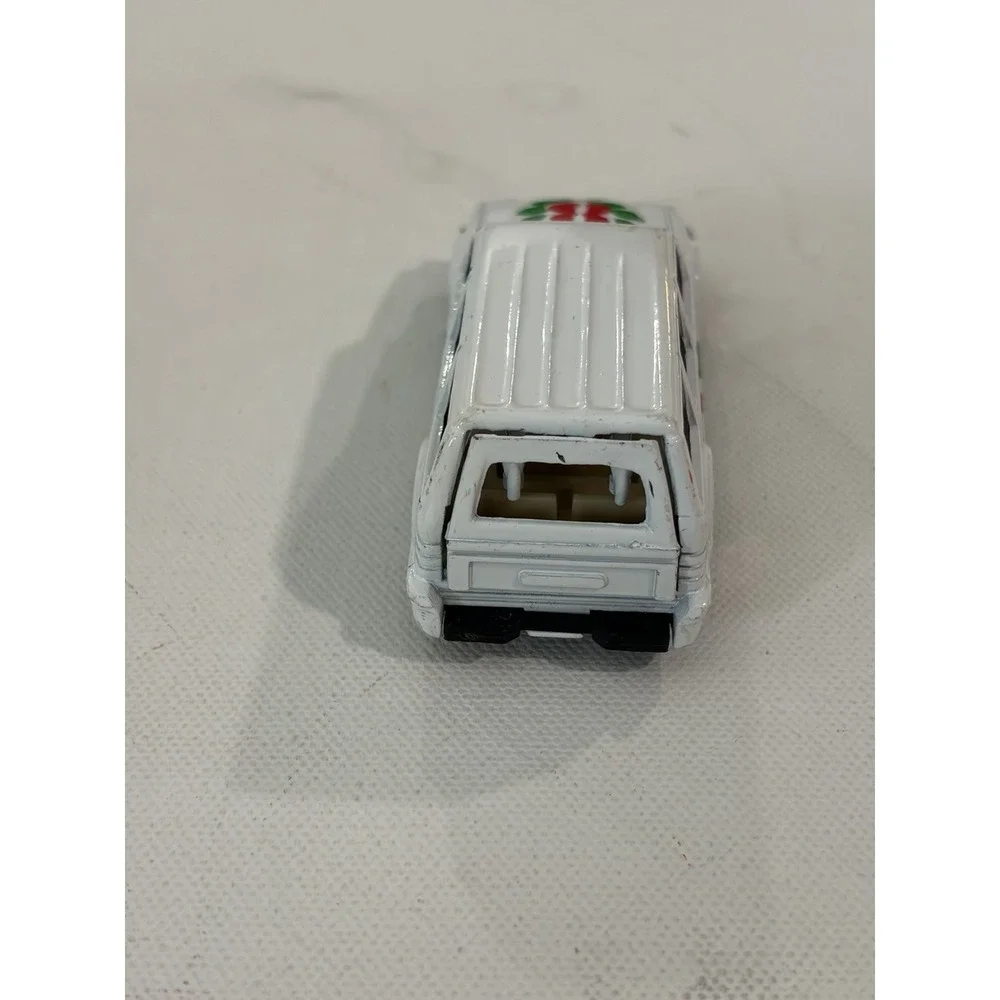 Mitsubishi Pajero Die Cast Car 1:51 Scale White SUV Toy Vehicle